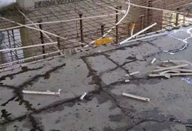 車間地面破舊、凹坑